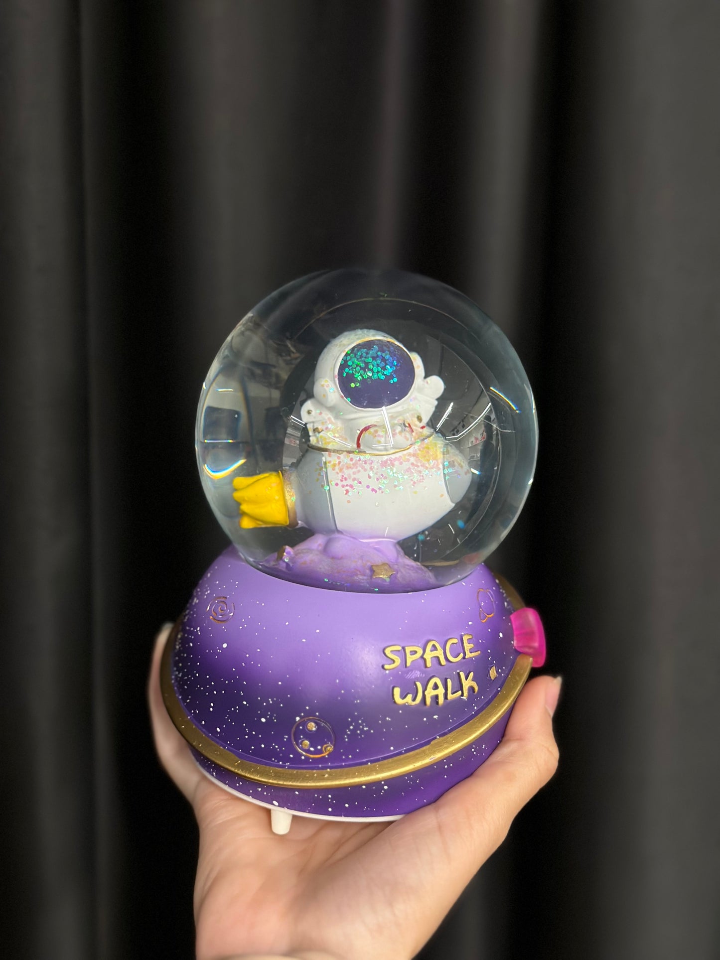 Astronaut SnowBall – 15 cm Musical Snow Globe with Lights and Snowfall
