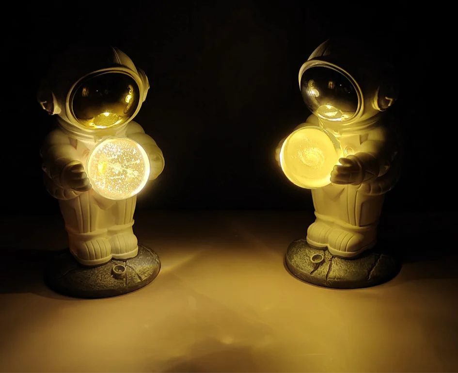 Astronaut LED Night Light – Cosmic Glow for Your Space
