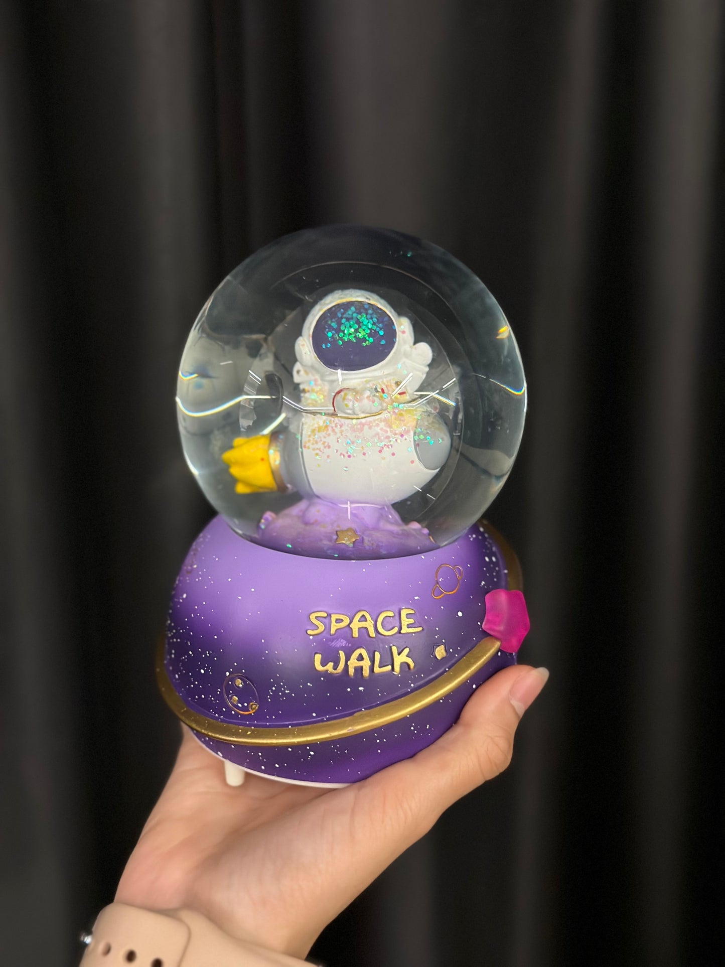 Astronaut SnowBall – 15 cm Musical Snow Globe with Lights and Snowfall