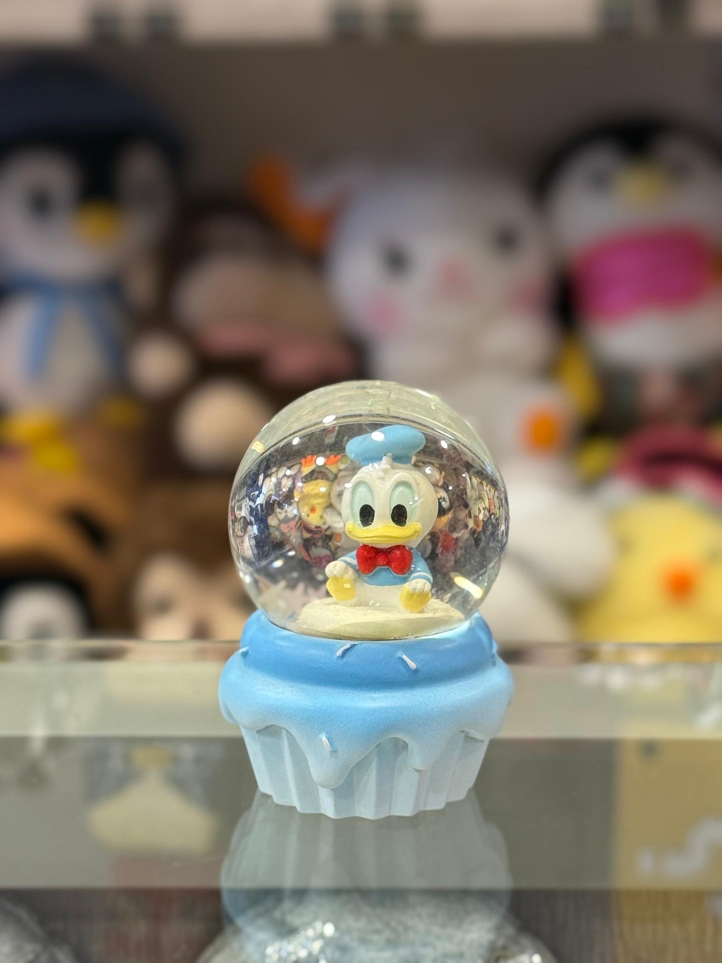 Donald- Daisy Duck snowballs
