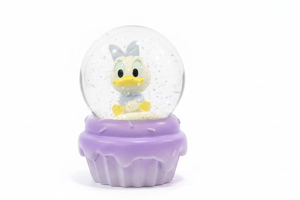 Donald- Daisy Duck snowballs