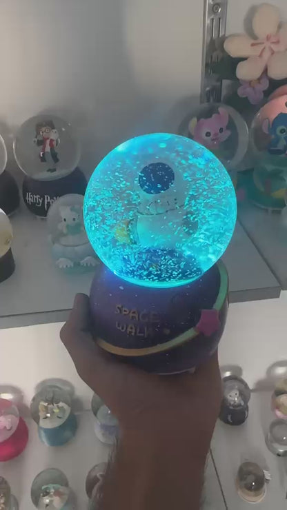 Astronaut snowball with music